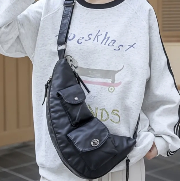 Black Sleek Vegan Leather Minimalist Chest/Sling/Crossbody Bag NEW - Picture 4 of 7